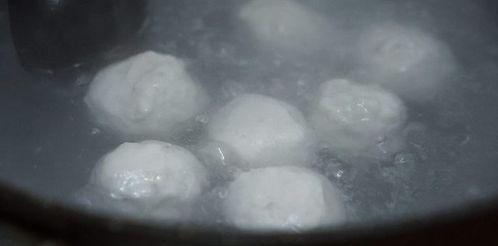 做鱼圆的视频,家常美味鱼圆制作步骤详解